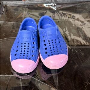 Native Kids Water Shoes - Blue with Pink Accents